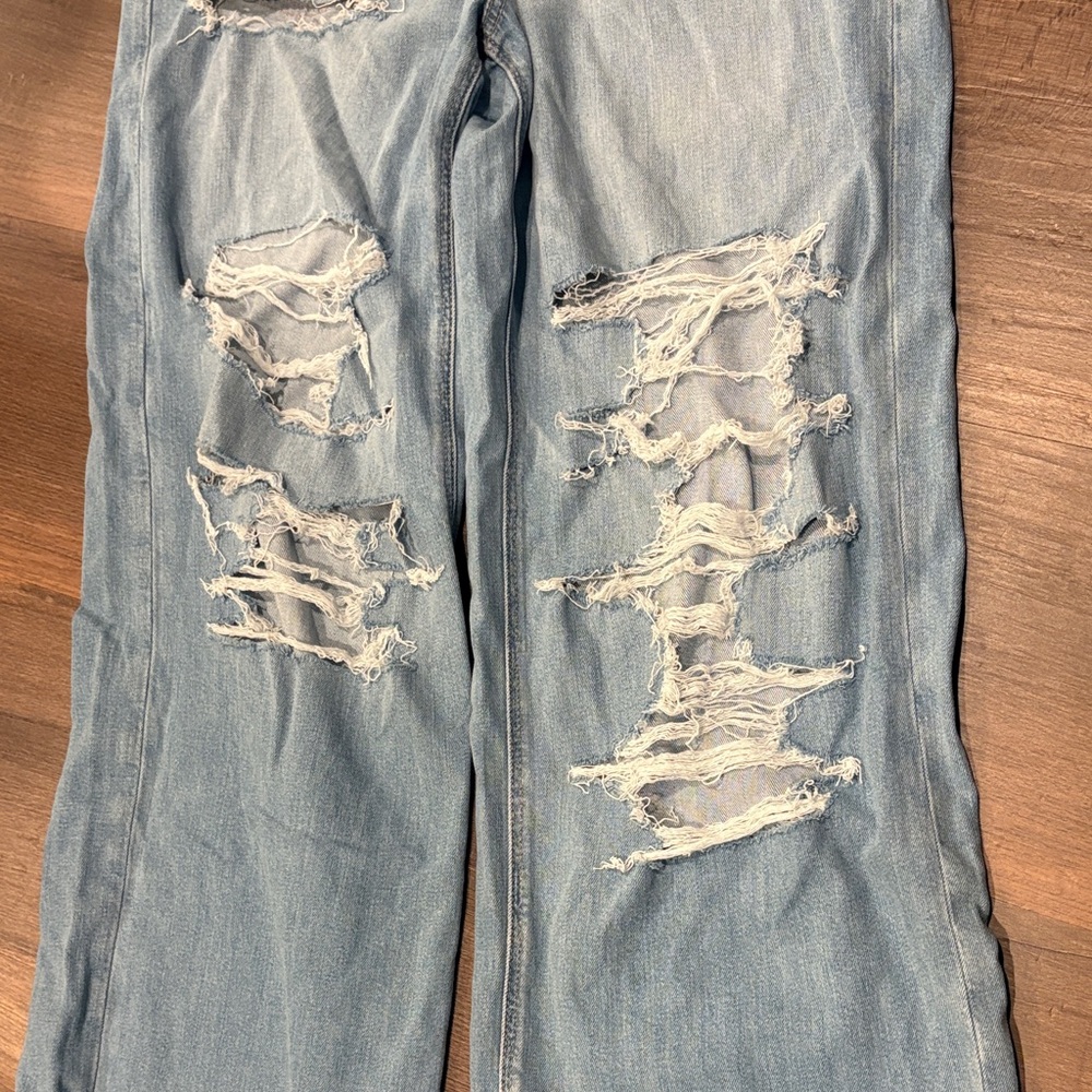 American Eagle | Distressed Light Blue Jeans - Picture 3 of 7